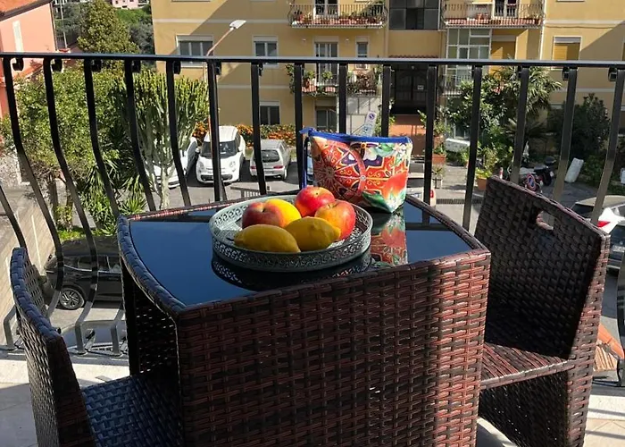 Leda タオルミーナ