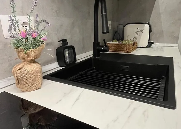 Leda アパートホテル